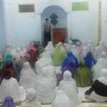 Suasana tarawih ramadan di masjid putri Aisyah, Ketegan Taman.