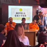 BNPB-Basarnas saat konferensi pers di Posko Darurat Ponpes Al Khoziny, Rabu (1/10/2025). foto ist