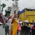 Komunitas perias jombang saat bagikan takjil gratis