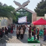 Wakil Wali Kota Kediri Qowimuddin saat memberangkatkan Jalan Sehat Kreasi. (Ist)