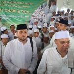 Sholat gaib dan doa bersama untuk korban Tragedi Kanjuruhan di Pondok Pesantren Ahlusunnah Wal Jamaah Desa Brani Kulon, Probolinggo. Foto: ANDI SIRAJUDIN/ BANGSAONLINE