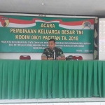 Letkol (kav) Aris Toteles Hekeng Nusa Lawitang, dandim 0801 Pacitan dalam kegiatan pembinaan keluarga besar Kodim 0801/Pacitan.