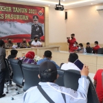 Kapolres Pasuruan, AKBP Erick Frendriz, didampingi sejumlah pejabat saat rilis pers.