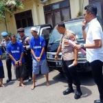 Ketiga pelaku saat dihadirkan dalam rilis pers di Mapolres Pasuruan.