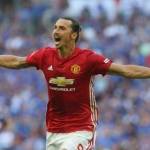 Zlatan Ibrahimovic usai mencetak gol kemenangan. foto: repro mirror.co.uk