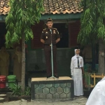 Kasi Intel Kejari Pasuruan I Wayan Oja Miasta, SH, MH  saat menjadi pembina upacara di SMPN 3 Bangil mewakili Kajari.