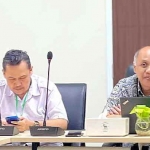 Kepala BPJS Kesehatan cabang Gresik, Janoe Tegoeh Prasetijo (kanan).