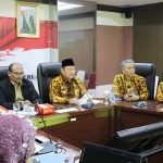 PRESENTASI: Bupati Sidoarjo memaparkan inovasi pelayanan publik di depan tim juri IGA 2018, Selasa (4/12). Foto: Istimewa