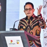 Pj Gubernur Jatim, Adhy Karyono, saat memberi sambutan di IOG SCM Summit 2024.