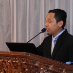 Mohammad Mukhrojin saat presentasi dalam sidang terbuka program Doktor Ilmu Administrasi Publik Pasca Sarjana Universitas 17 Agustus 1945 Surabaya. foto : istimewa.