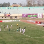 Suasana pertandingan antara Persik Kediri yang dijamu tuan rumah Persatu Tuban.