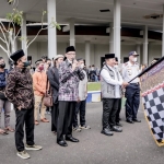 Sebanyak 6 bus dilepas langsung oleh Bupati Hendy di Balai Serbaguna Jember. 