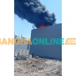 Kebakaran pabrik rokok di Kabupaten Pasuruan. Foto: M. ANDY FACHRUDIN/BANGSAONLINE