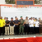 Bupati Fadeli memimpin Deklarasi Kesepakatan Damai Pemilu 2019 di Alun-alun Kota Lamongan.