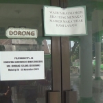 Suasana Kantor Kecamatan Kabuh usai sejumlah pegawai terkonfirmasi Covid-19. (foto: AAN AMRULLOH /BANGSAONLINE)