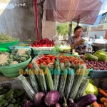 Simak daftar harga sembako Kota Surabaya hari ini. Foto: Sulthon/Bangsaonline.