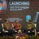 Gubernur Jatim Dr H Soekarwo bersama Menkominfo RI saat Talk Show acara Launching Hari Pers Nasional 2019 di Auditorium TVRI Pusat Jakarta.
