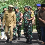 Suasana saat Tim Wasev TNI AD meninjau TMMD Ke-113 di Desa Gangseyan, Kecamatan Sepulu, Kabupaten Bangkalan.