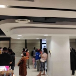 Antrean para pemohon SIM di Tunjungan Plaza Surabaya.