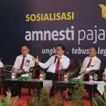 SOSIALISASI: Kanwil DJP Jatim II saat mensosialisasikan Tax Amnesti kepada Forpimda Sidoarjo, di Pendopo Delta Wibawa, Senin (22/8). foto: MUSTAIN/ BANGSA