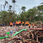 Dahsyatnya ledakan di Desa Karangbendo Blitar menyebabkan puluhan rumah rusak hingga rata dengan tanah.