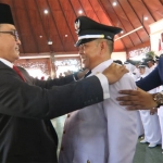 Bupati Pamekasan, Baddrut Tamam saat melantik 91 kades terpilih periode 2019-2025 di aula Mandhapa Agung Ronggosukowati Pamekasan.