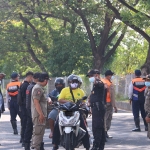 Penyekatan di Suramadu sisi Surabaya. (foto: ist)