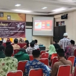 KPU dan Bawaslu Bangkalan saat evaluasi bersama perwakilan partai politik terkait pemetaan Dapil dan alokasi kursi untuk Pemilu 2024.