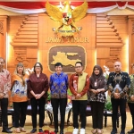 Pj Gubernur Jatim bersama petinggi Western Sydney University di Gedung Negara Grahadi, Surabaya.