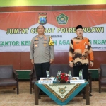 Kapolres Ngawi, AKBP Dwiasi Wiyatputera bersama Kepala Kantor Kemenag Kabupaten Ngawi, Moh Wahib, dalam kegiatan 