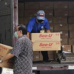 Bantuan tisu yang baru saja tiba di kantor Pemkot Surabaya.