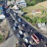 Situasi di simpang tiga Mengkreng Kecamatan Purwoasri Kabupaten Kediri saat dipantau melalui drone. (foto: dendi martoni/BANGSAONLINE)