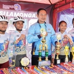 Bupati Lamongan bersama atlet berprestasi.