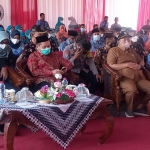 Wali Kota Madiun, Maidi, saat bersama peserta dan anggota tim penilai lapang lomba Desa/Kelurahan dan Pelaksana Terbaik 10 Program Pokok PKK.