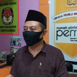 Mahrus Ali, Ketua KPU Lamongan. (foto: ist).