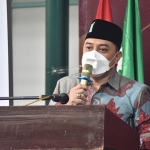 Wali Kota Surabaya Eri Cahyadi pakai kopyah berlogo PKB saat memberi sambutan dalam Muscab PKB Kota Surabaya, Minggu (7/3/2021). foto: yudi arianto/ bangsaonline.com