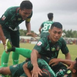 Pemain Persatu saat merayakan gol pada pertandingan sebelumnya melawan Martapura FC. foto: SUWANDI/ BANGSAONLINE