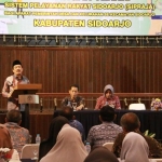 SAMBUTAN: Wabup Nur Ahmad membuka Bimtek Sipraja, Jumat (28/2) malam. foto: ist
