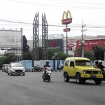 Bangunan Landmark di Bundaran perempatan Sentolang. foto: syuhud/ bangsaonline