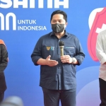 Menteri BUMN Erick Thohir, Gubernur Jatim Khofifah, dan Wali Kota Surabaya Eri Cahyadi saat pembukaan Sentra Vaksinasi Bersama BUMN di Kompleks Grand City Mall Surabaya, Minggu (28/3).