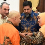 Gubernur Khofifah membeberkan potensi investasi Jawa Timur di depan 115 investor dalam acara Gala Dinner Annual Economic Gathering of Indonesia (AEGIS) 2019 di Gedung Negara Grahadi Surabaya, Sabtu (12/10) malam. foto: ist.