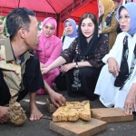 Fatma Saifullah Yusuf saat kunjungan ke Trenggalek. (Ist)