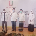 Yusuf dan Gus Riza (tengah) foto bersama dengan partai pengusung PKS.