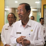 Bupati Magetan Suprawoto saat diminta keterangan oleh awak media.