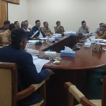 Suasana saat Komisi IV DPRD Sampang ketika memanggil pihak dinas pemuda olahraga budaya dan pariwisata serta KONI. Foto: MUTAMMIM/BANGSAONLINE