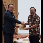Wawali Suyitno menerima mandat sebagai Plt. Wali Kota menggantikan posisi Wali Kota Masud Yunus yang kini terjerat masalah hukum dengan KPK. foto: YUDI EP/ BANGSAONLINE