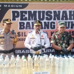 Barang bukti yang berhasil diamankan oleh Polres Madiun selama operasi rutin. Foto : Hendro Suhartono/BANGSAONLINE.com