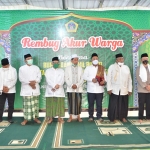 Bupati Gus Yani bersama pejabat forkopimda, para kiai, dan tokoh masyarakat saat Safari Ramadan 1442 H di Pendopo Kecamatan Manyar. (foto: ist)