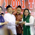 KH Said Aqil, Megawati Soekarno dan A Muhaimin Iskandar saat masih satu kubu dengan Saifullah Yusuf (Gus Ipul) dalam acara mendukung Gus Ipul-Puti sebagai calon gubernur dan calon wakil gubernur Jatim. Foto: okezone