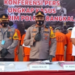 Kapolres AKBP Rama Samtama Putra didampingi Wakapolres Kompol Diky Hermansyah dan Kasatreskrim AKP Agus Sobarnapraja saat merilis 8 tersangka pemerkosaan janda muda, Rabu (8/7).